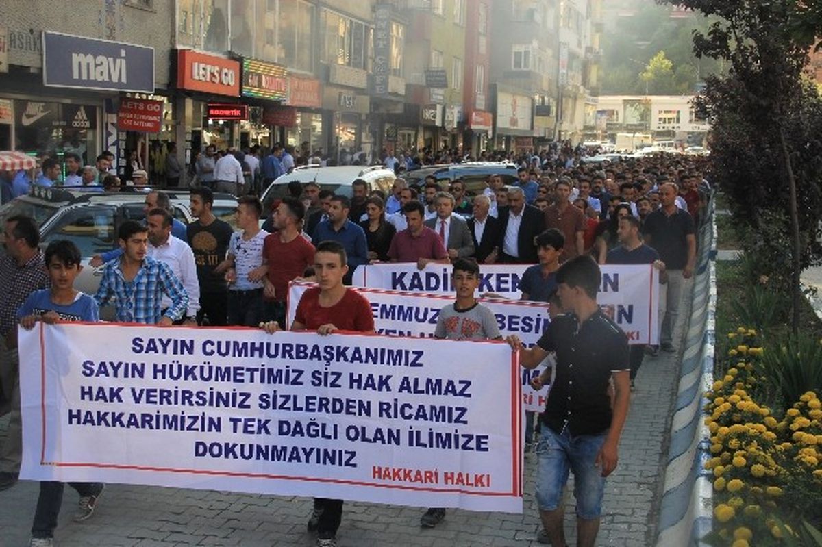 Hakkari İl Kalsın\' Yürüyüşü