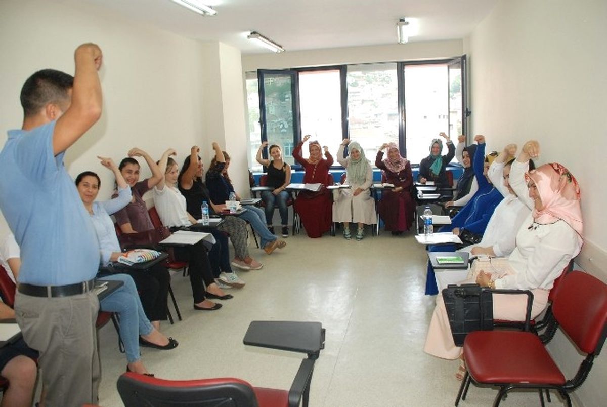 İşaret Dili Kurusuna 950 Kişi Katıldı