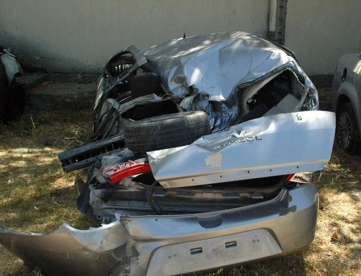 Darbe Gecesi Tanklar Altında Ezilen Polis Araçları Otoparka Çekildi