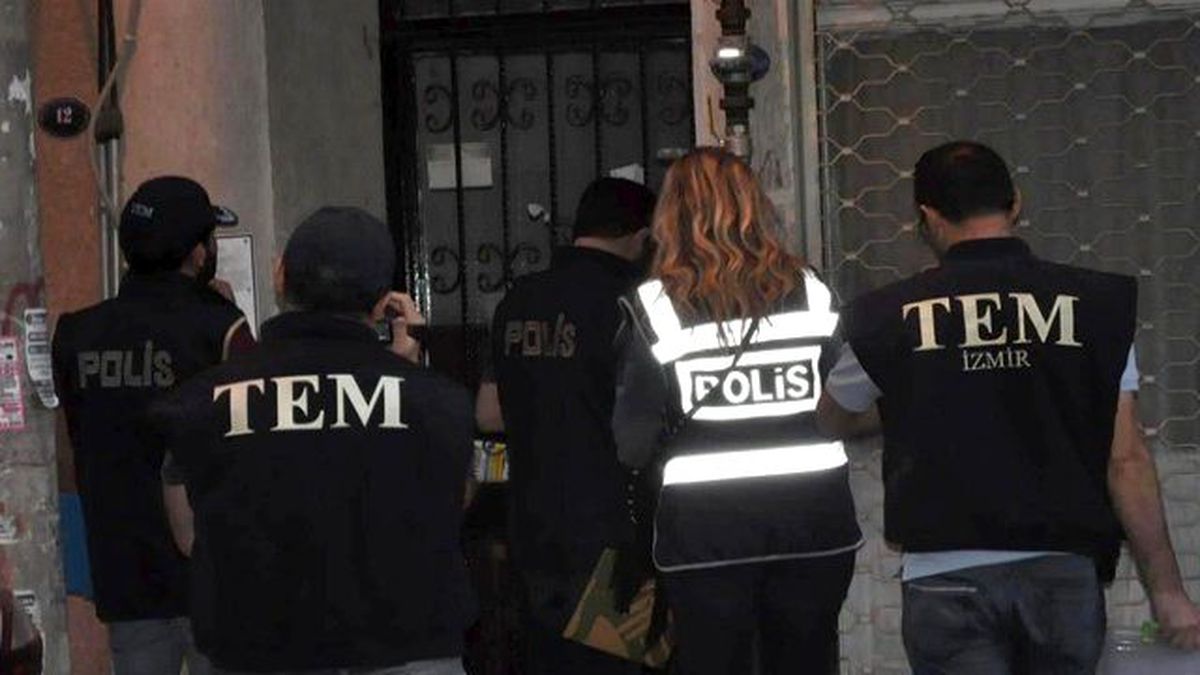 İzmir\'de Fetö/pdy Operasyonu