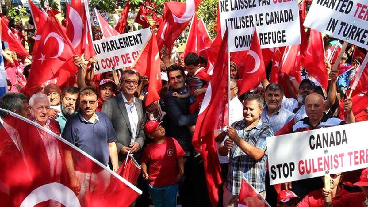 Kanada\'da Demokrasi ve Şehitler Mitingi