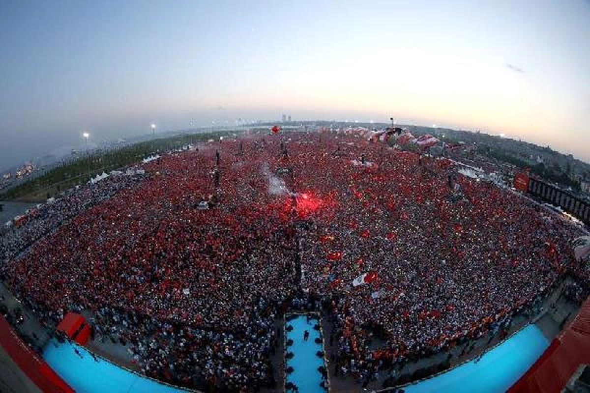 Kanlı Darbe Girişiminden Demokrasi Şölenine