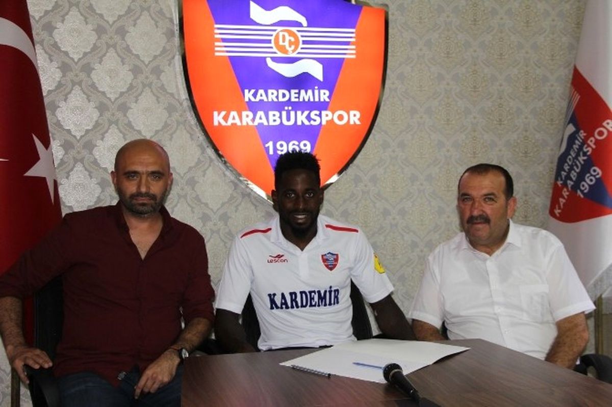Karabükspor\'da Yeni Transfer İmzayı Attı