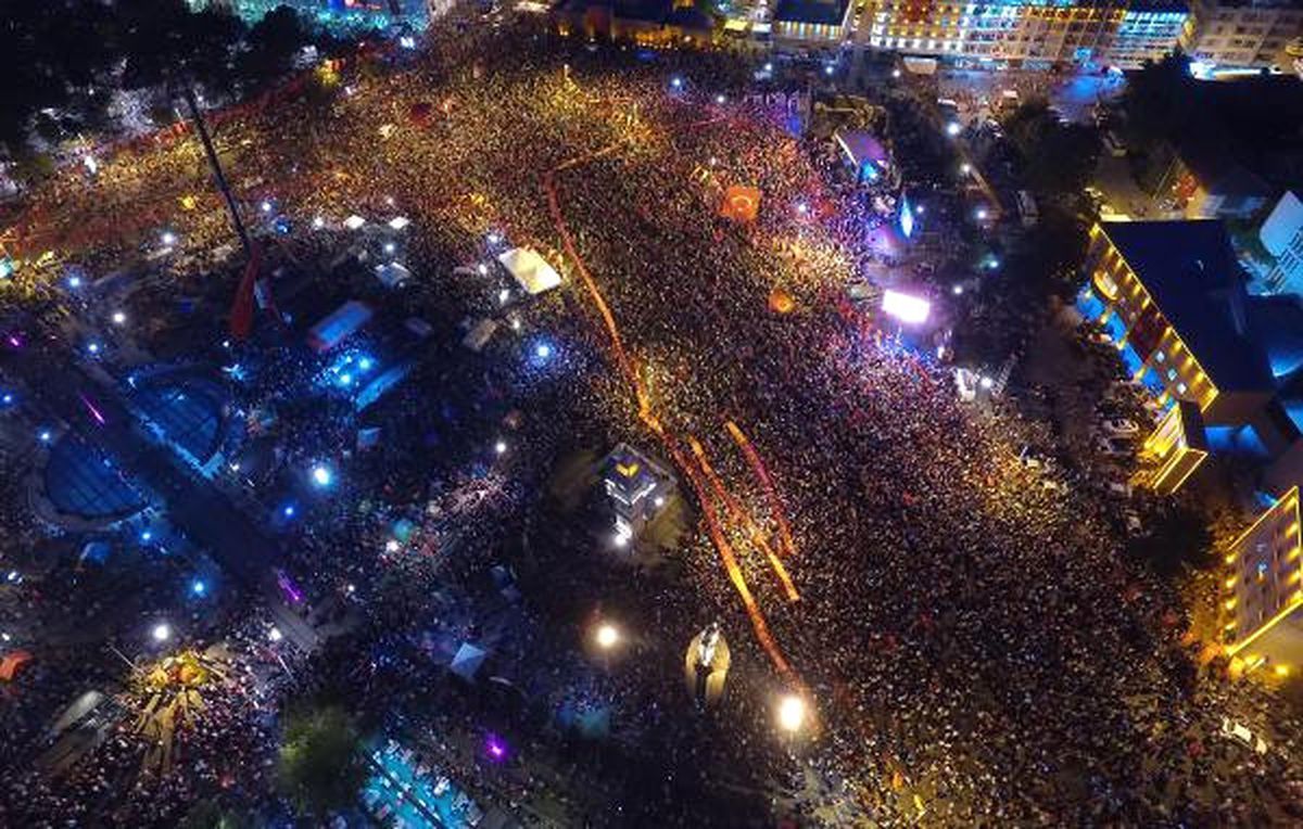Kayseri\'de Demokrasi Mitingine 250 Bin Kişi Katıldı