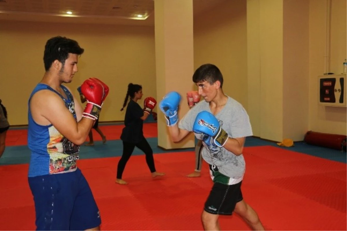 Kick Boks Kursları Devam Ediyor