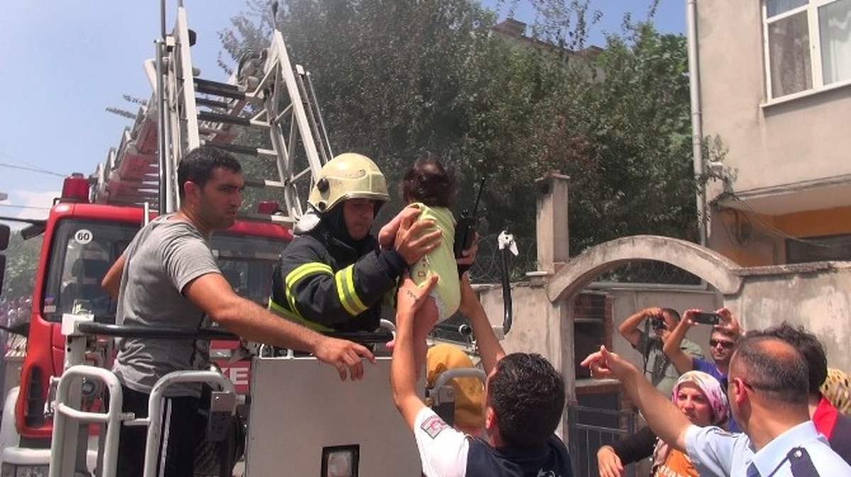 Körfez\'de Hurdalık Alanda Çıkan Yangın Korkuttu