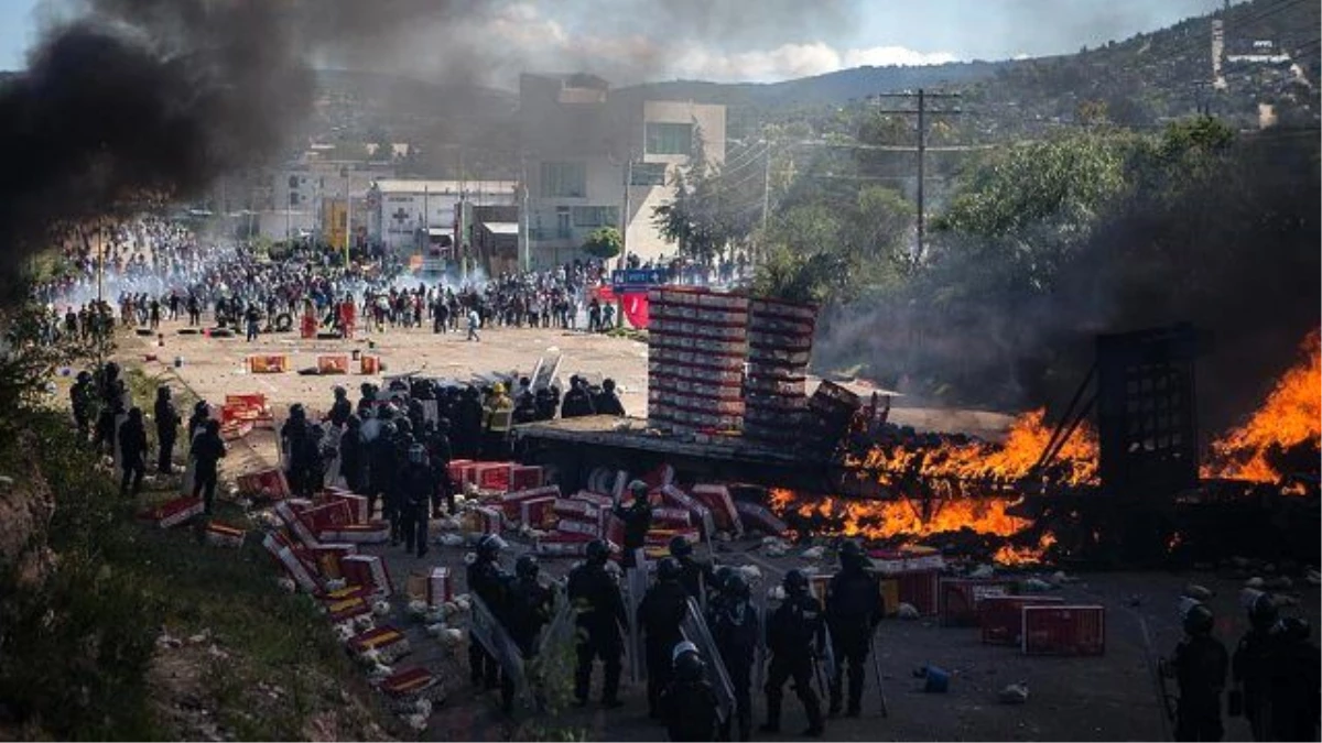 Meksika\'daki Eğitim Protestosu