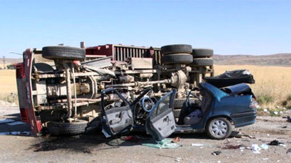 Mısır\'da Trafik Kazası: 13 Ölü