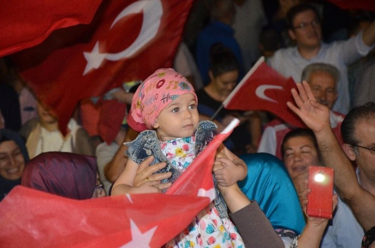 Onlar Demokrasinin Minik Nöbetçileri