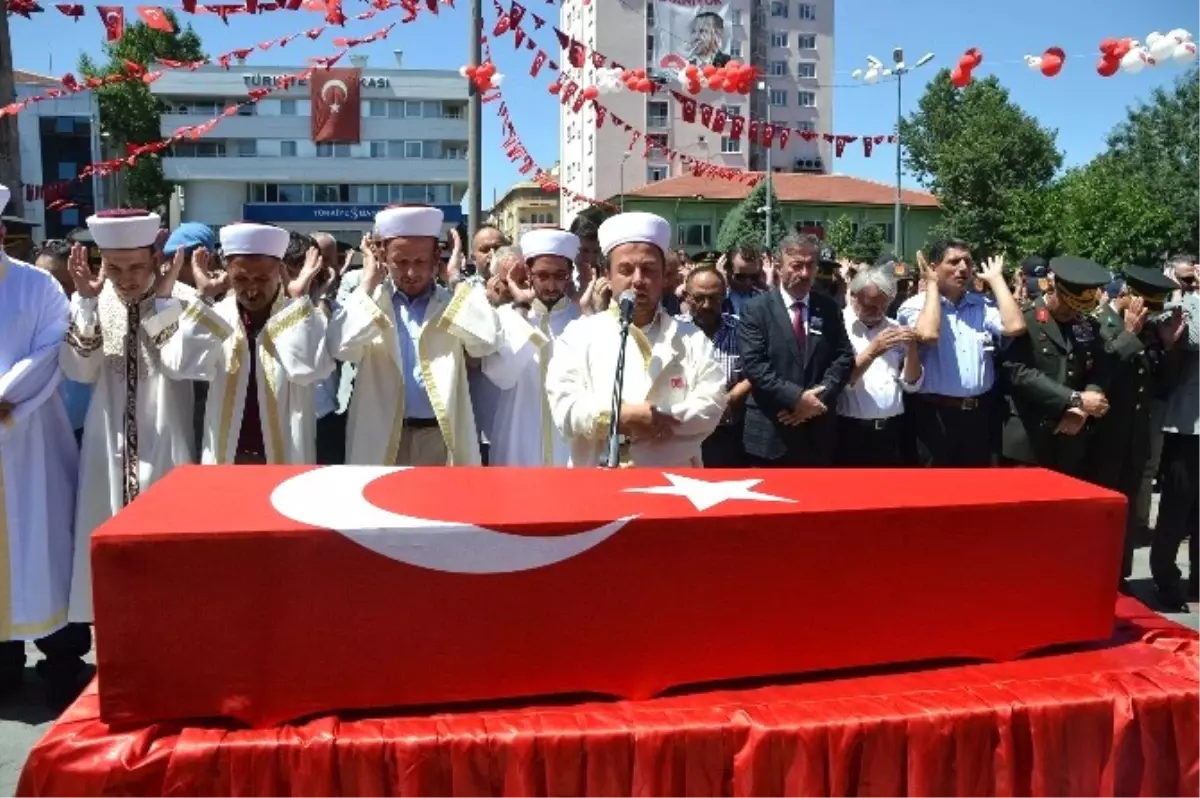 Ispartalı Şehidin Cenaze Namazını İmam Olan Abisi Kıldırdı