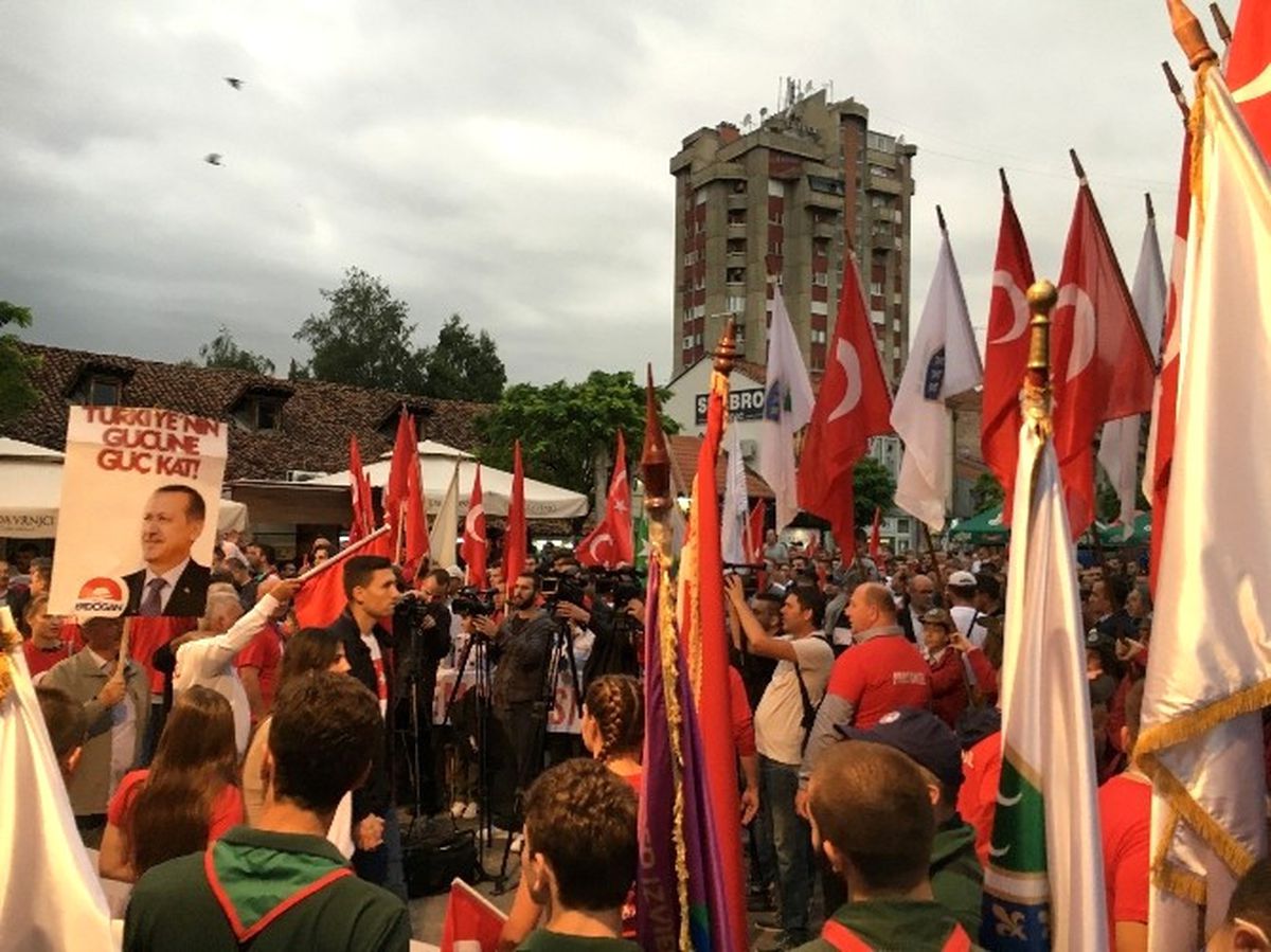 Sırbistan\'da Demokrasi ve Şehitler Mitingi\'ne Destek Mitingi Düzenlendi