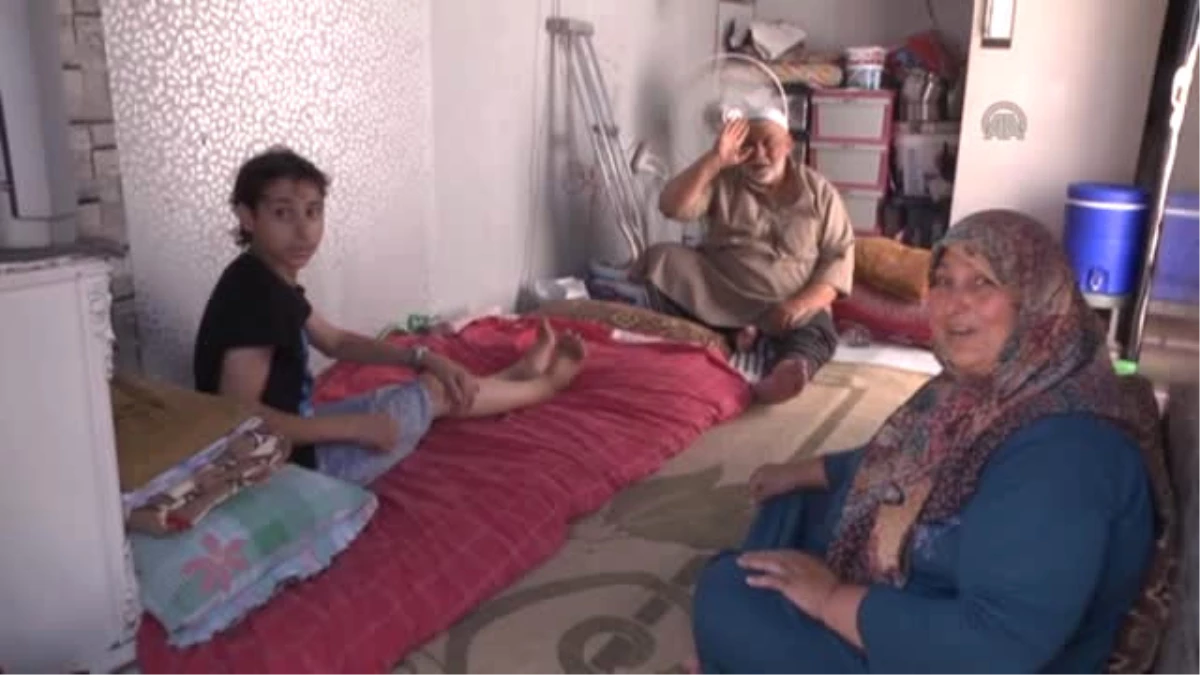 Suriyeli Aile Kamyon Kasasında Yaşama Tutunmaya Çalışıyor
