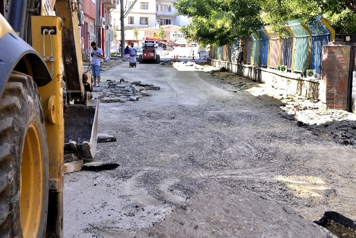 Tepebaşı\'nda Fen İşleri Ekipleri Mola Vermiyor
