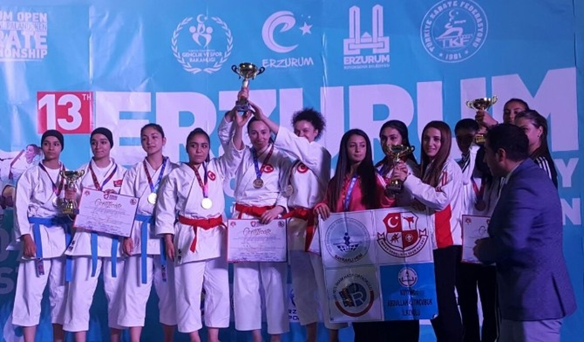 Trabzon\'un Bayan Karatecileri Erzurum\'da Yapılan Uluslararası Turnuvada Şampiyon Oldu
