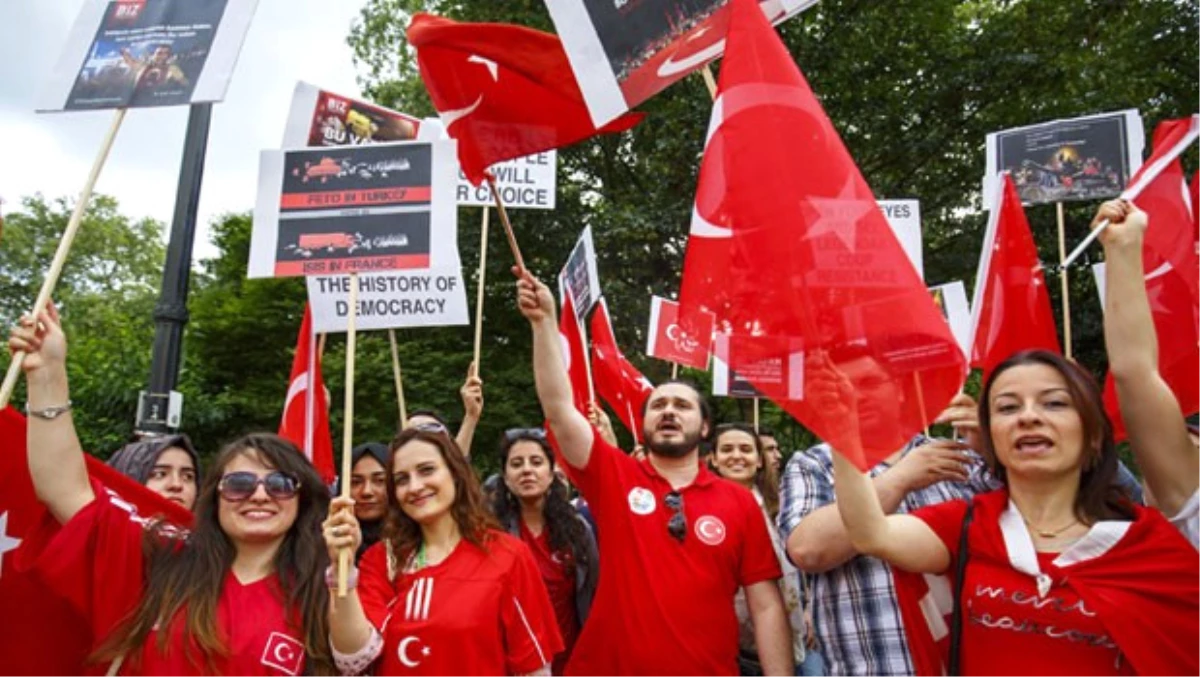 Türk Öğrenci Birliği, İngiliz Medyasını Protesto Etti