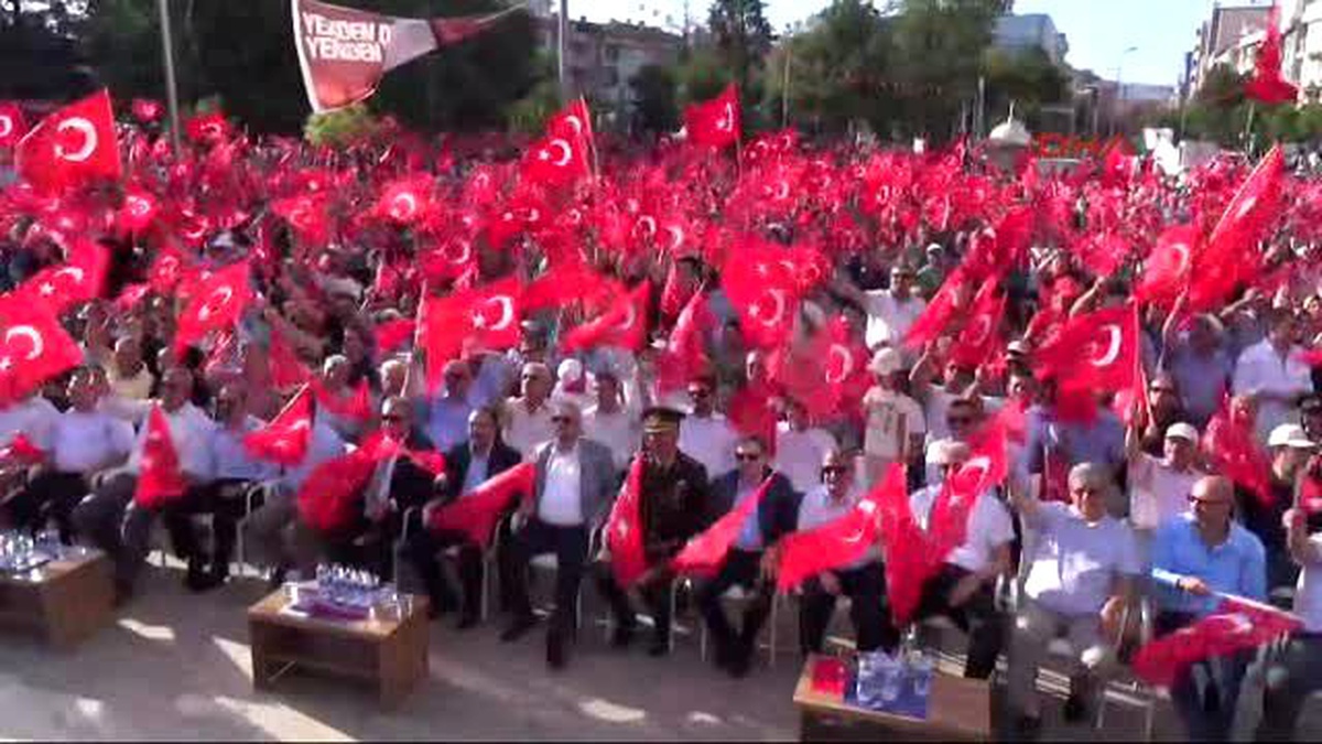 Uşak\'ta Demokrasi ve Şehitler İçin Tek Vücut
