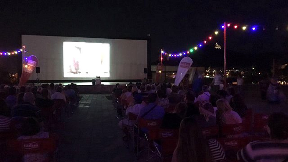 Yeni Foçalılar açık havada sinema keyfi yaşadı…