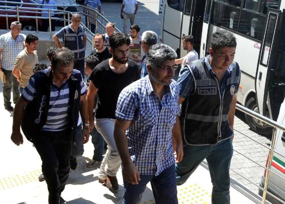 Zonguldak\'ta Fetö Soruşturmasında 12 Kişi Adliyede