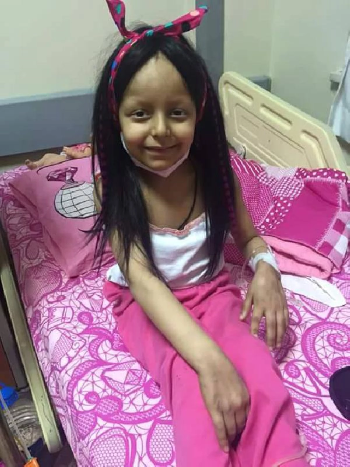 9 Yaşındaki Zehra, Kemik Tümörüne Karşı Verdiği Mücadeleyi Kaybetti
