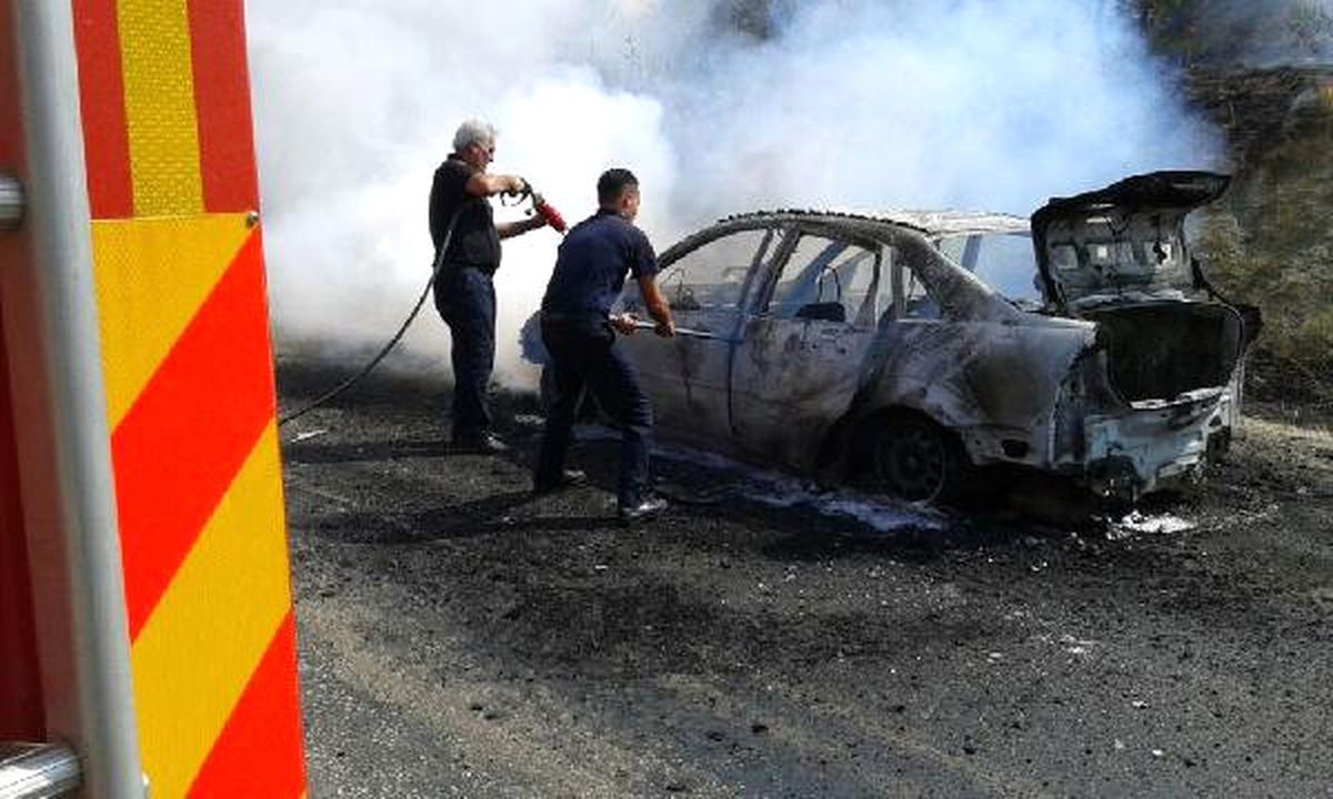 Alev Topuna Dönen Araç Orman Yangınına Neden Oldu