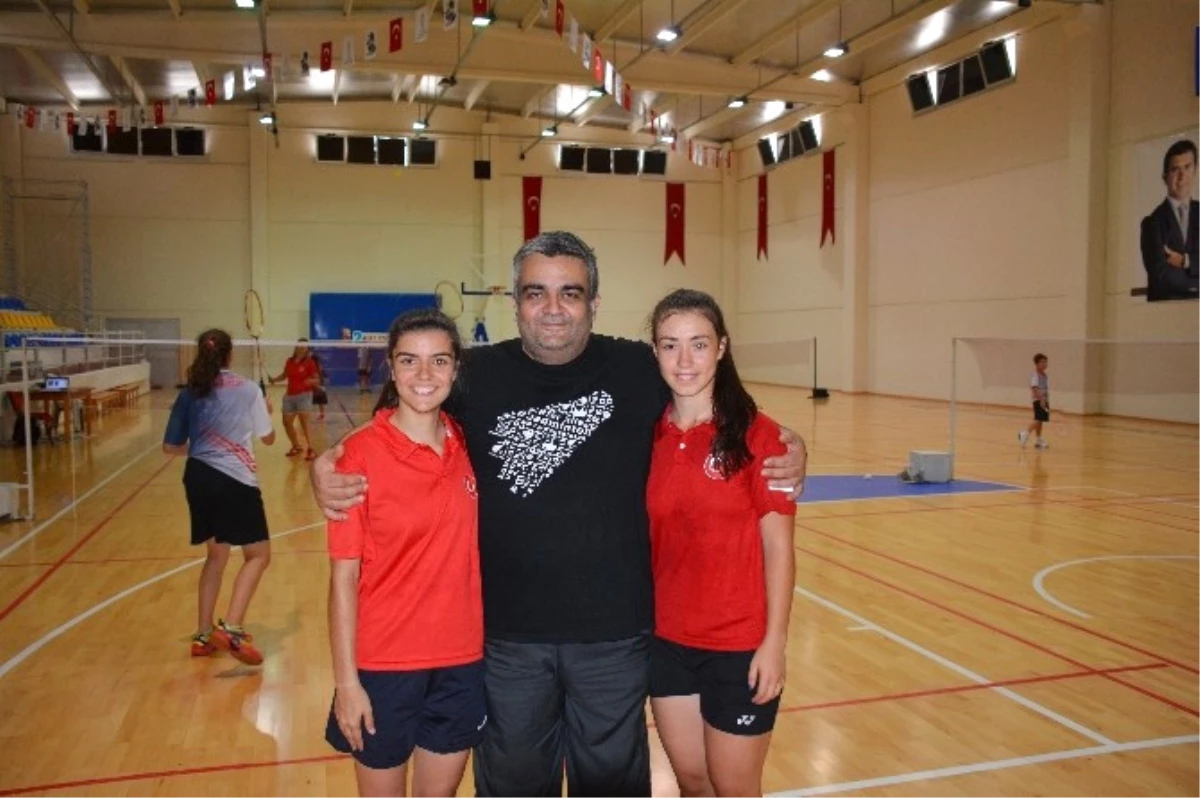 Badminton\'un Madalya Avcıları Bergama\'da Yetişiyor
