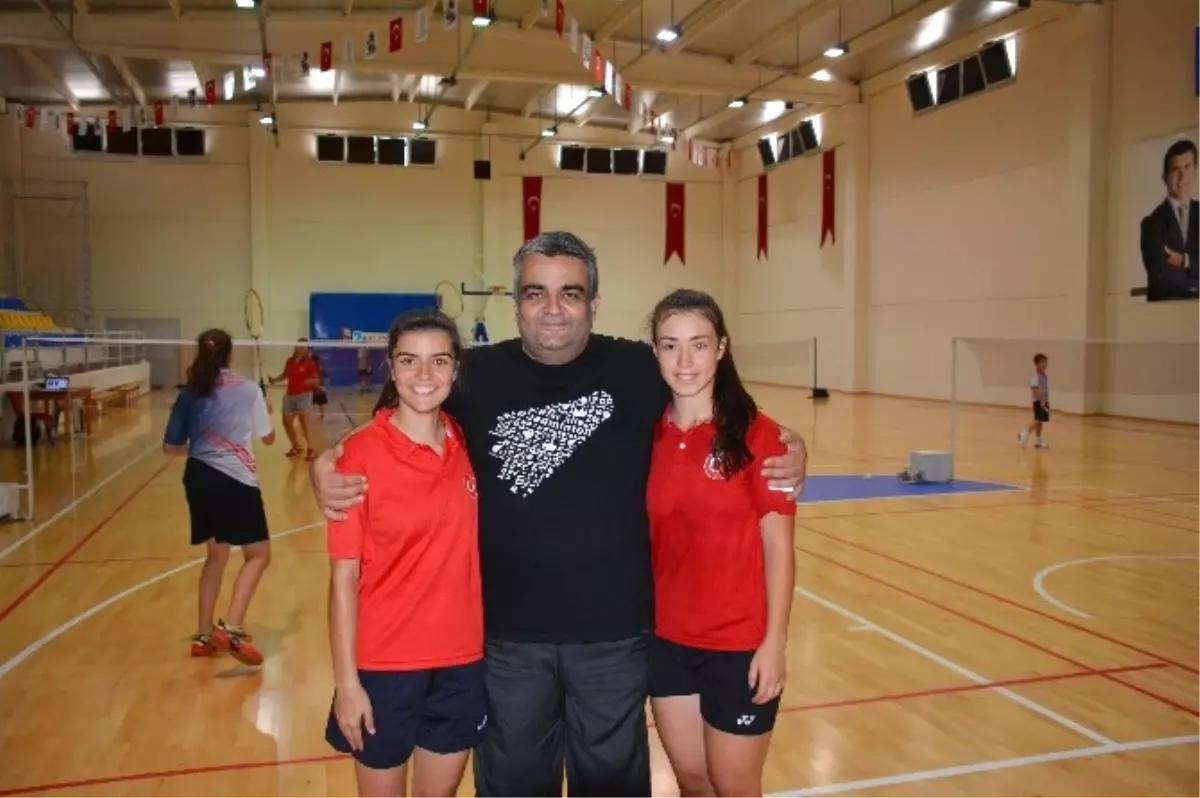 Badminton\'un Madalya Avcıları Bergama\'da Yetişiyor