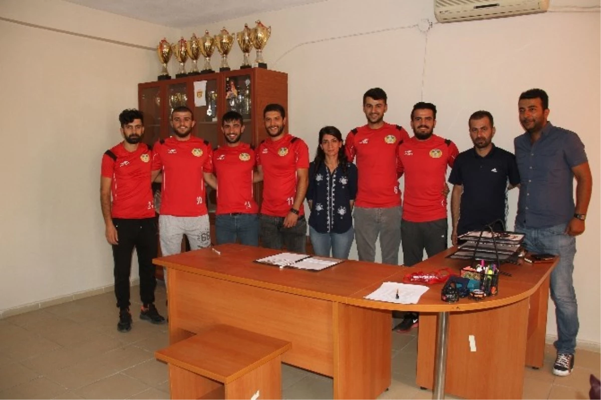 Bağlar Belediyespor 7 Futbolcuyla Sözleşme İmzaladı
