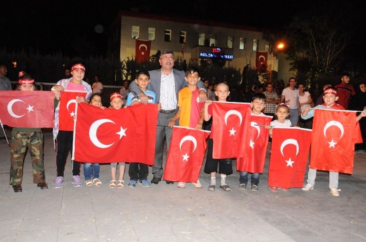 Başkan Akdoğan, Demokrasi Nöbetine Hiç Ara Vermedi