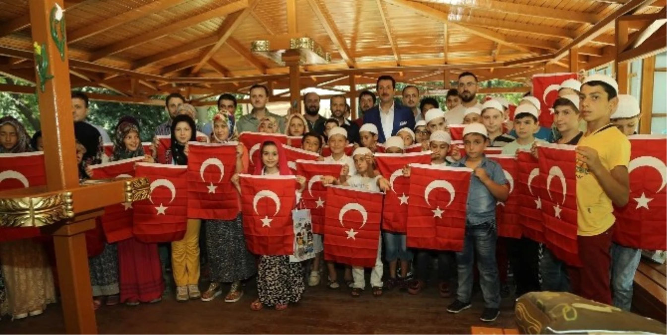 Erdoğan Tok: "Ülkesine, Milletine ve Bayrağına Sevdalı Bir Gençlik Yetiştiriyoruz"