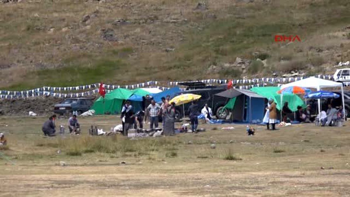 Kayseri Erciyes\'te Buz Gibi Havada Çadır Bedeli Günlük 25 Lira