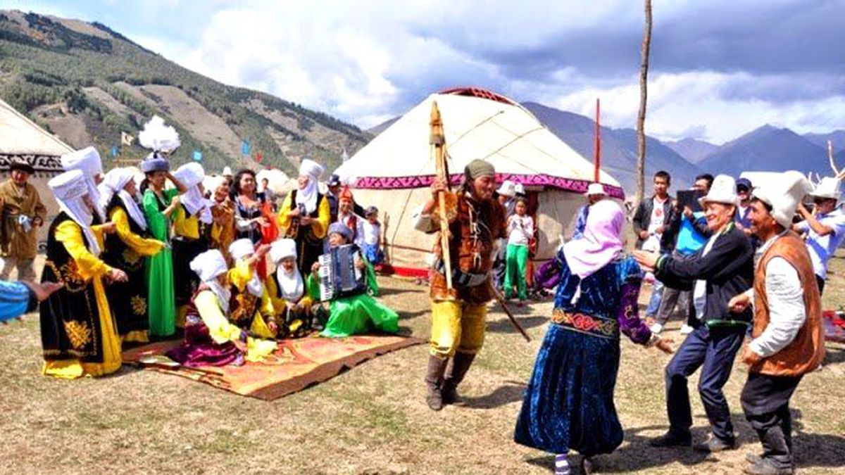 Kırgızistan\'da 2. Dünya Göçebe Oyunları Kıyafetleri Tanıtıldı