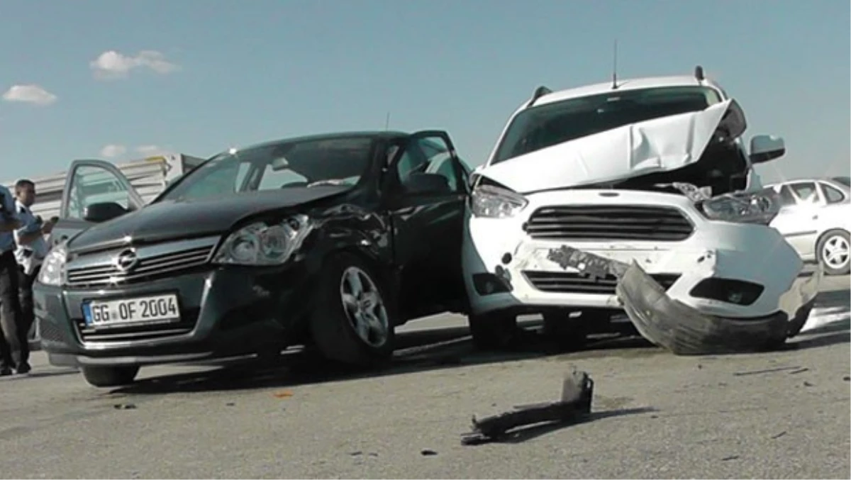 Kulu\'da Trafik Kazası: 5 Yaralı