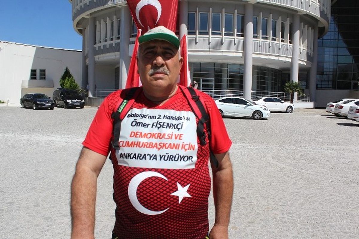 Milli İrade İçin Yollara Düşen Yaşlı Adam Rahatsızlandı