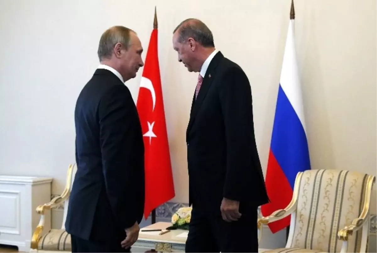 Putin: "Her Türlü Darbeye Karşıyız"