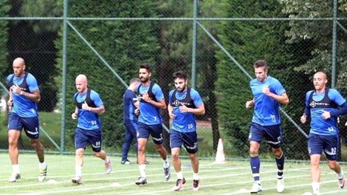 Robin van Persie, Pereira'yı Fotoğraftan Kesti