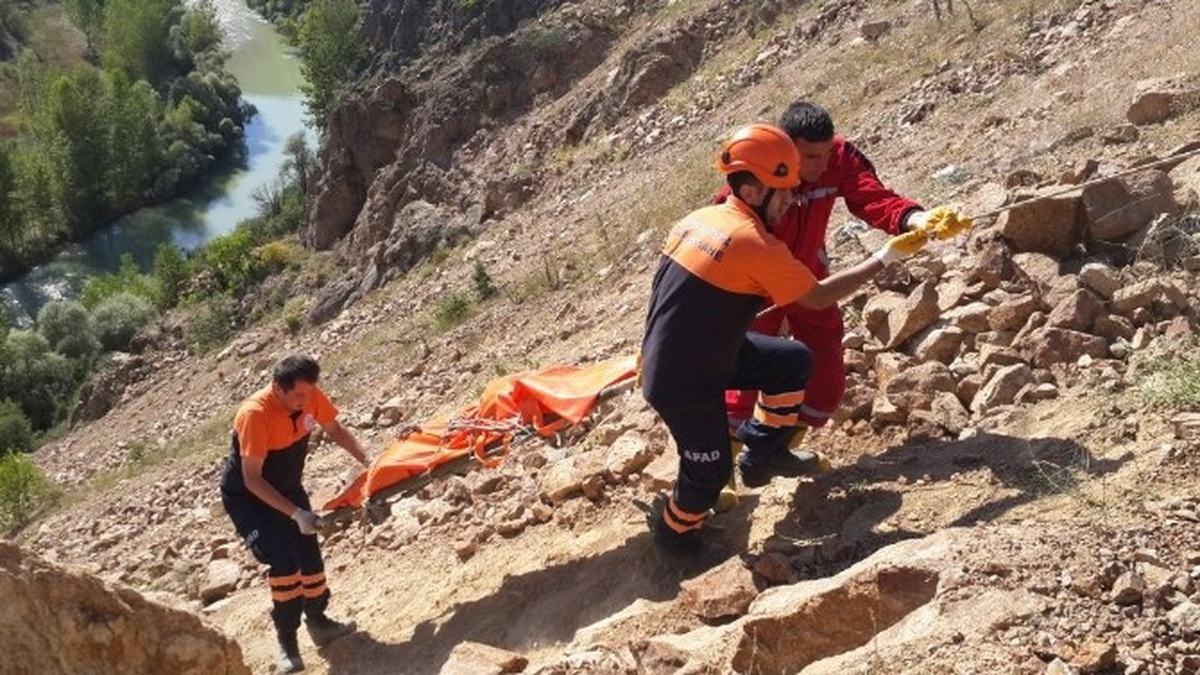 Şiran\'da Trafik Kazası: 2 Ölü, 1 Yaralı
