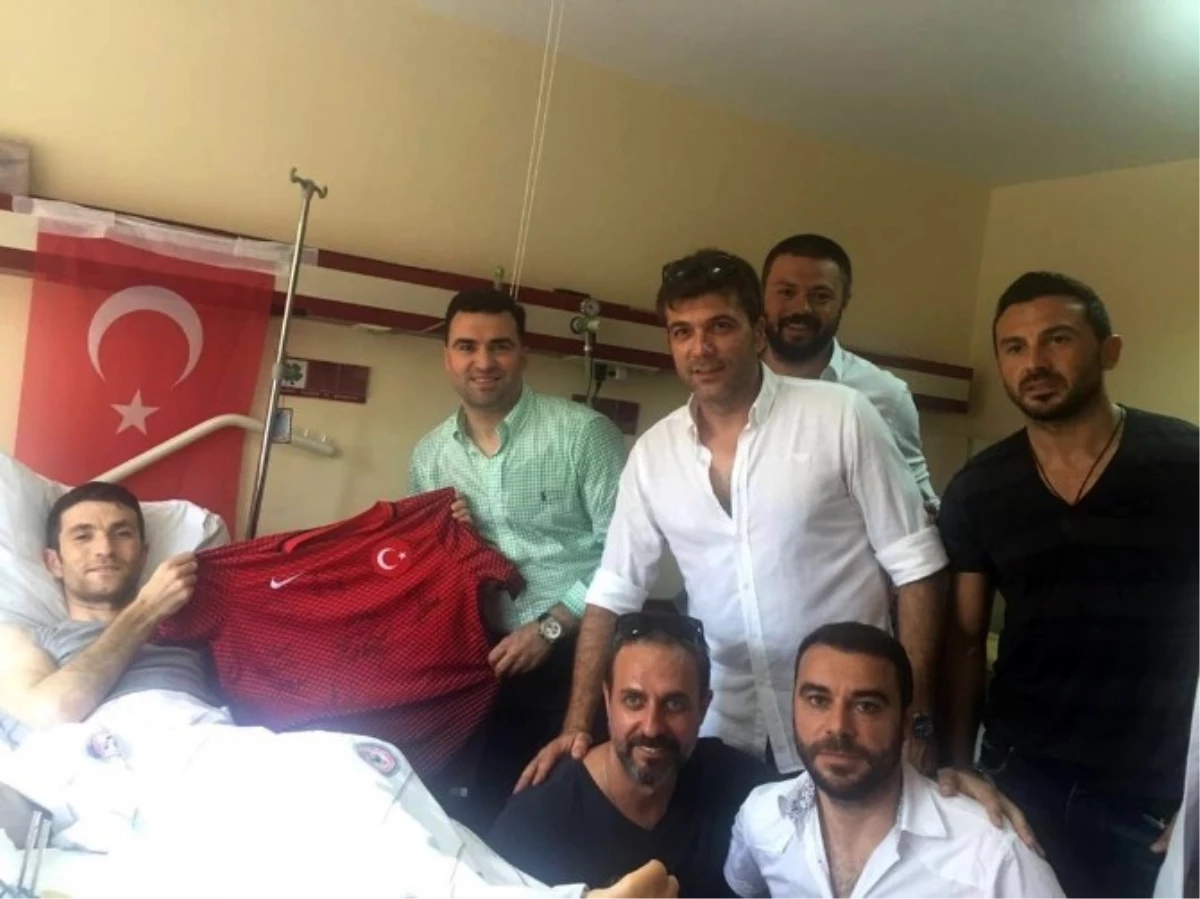 Türkiye Profesyonel Futbolcular Derneği\'nden Gazilere Ziyaret