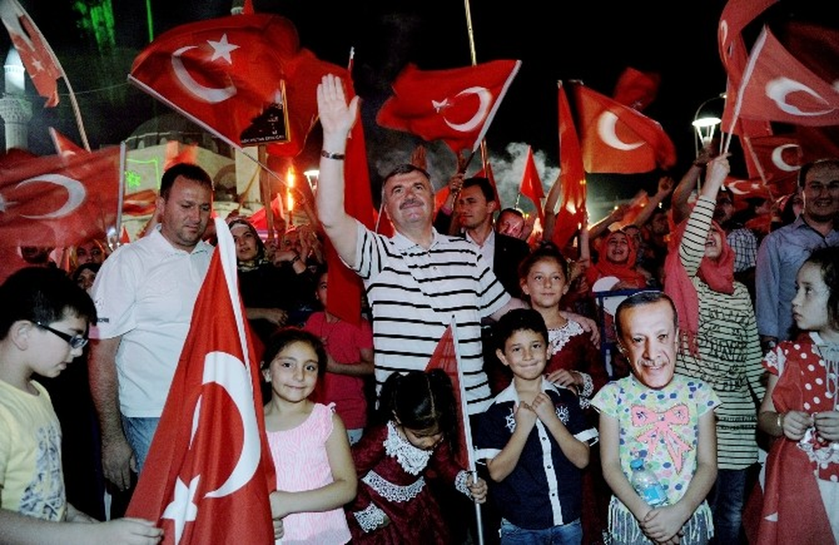Akyürek: "Başkomutanımız Gibi Dik Duracağız"