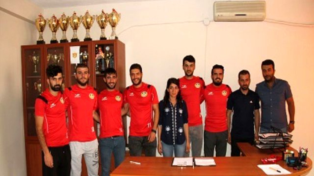 Bağlar Belediyespor 7 Futbolcuyla Sözleşme İmzaladı