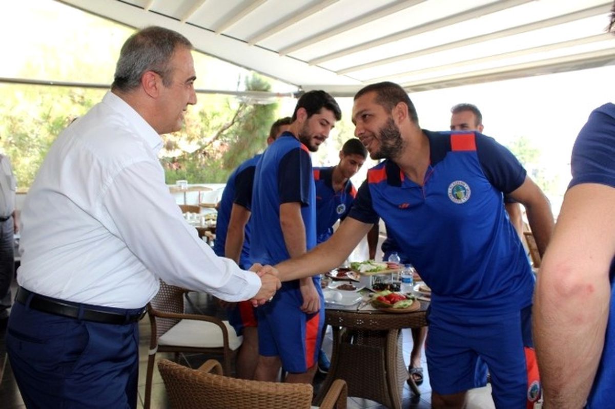 Başkan Karaçoban\'dan Futbolculara Moral Kahvaltısı