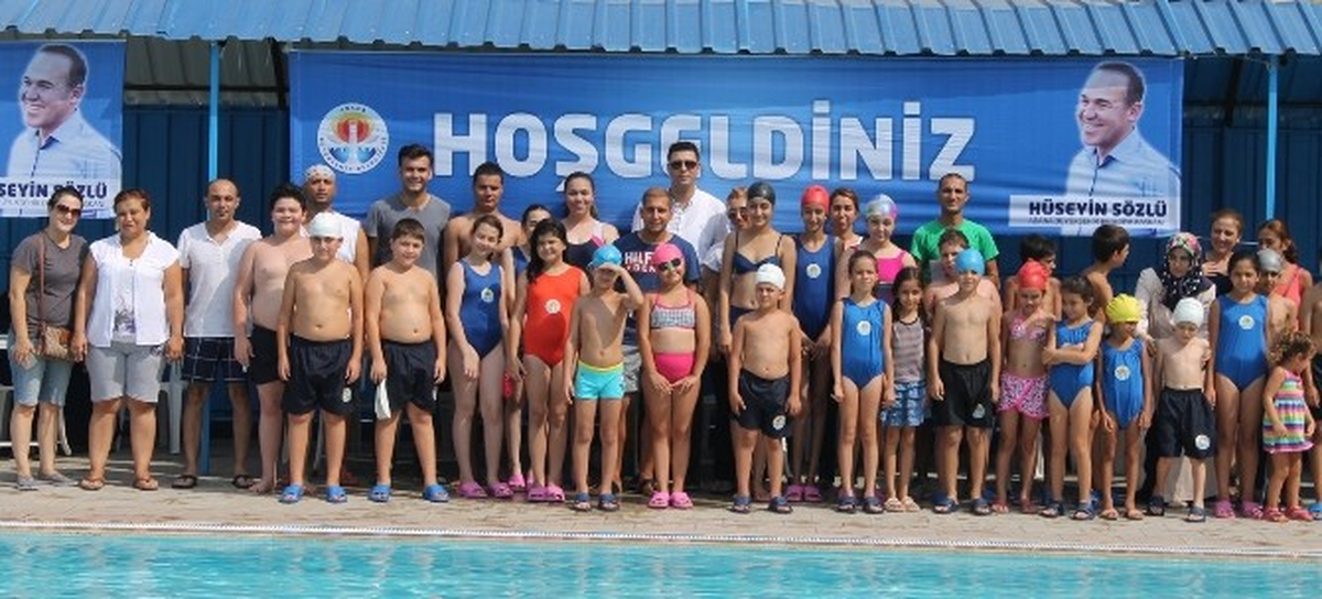 Bin Çocuk Yüzme Öğreniyor