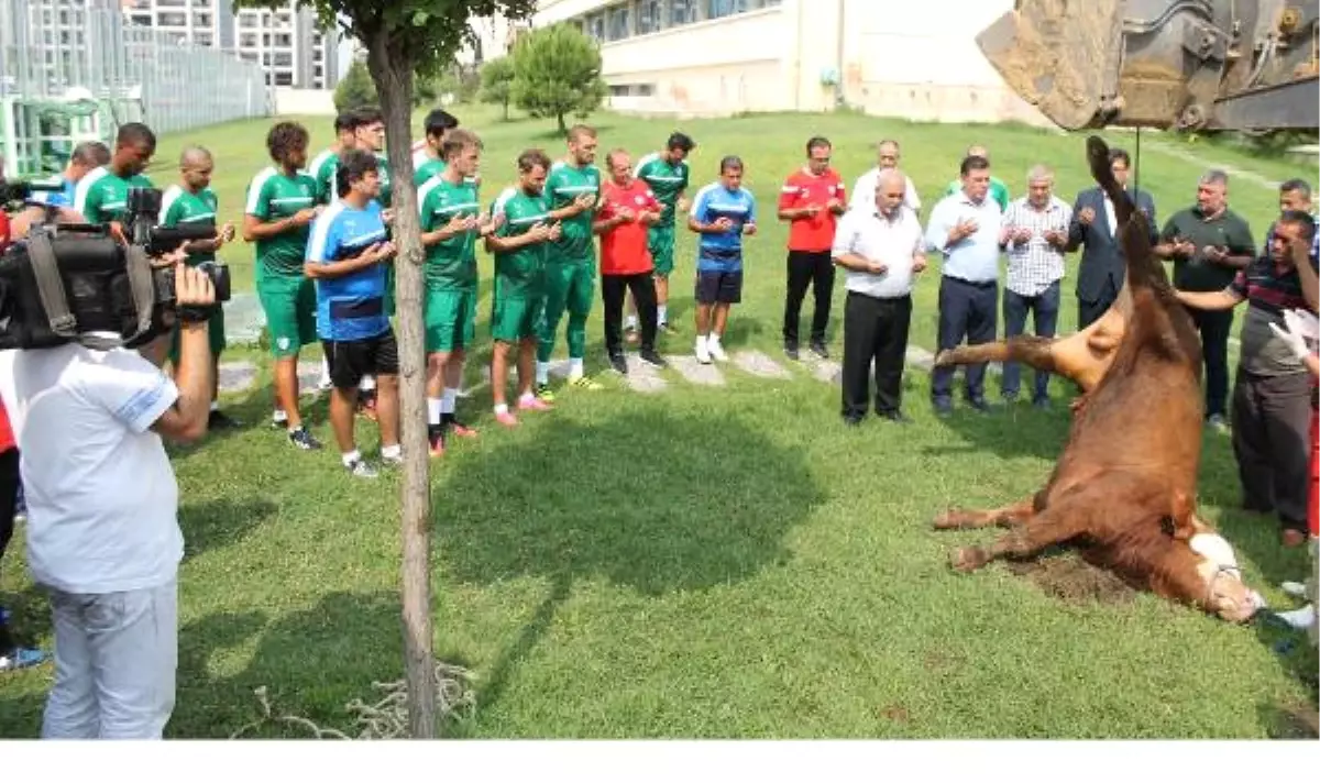 Bursaspor Çalışmalara Kurban Keserek Başladı