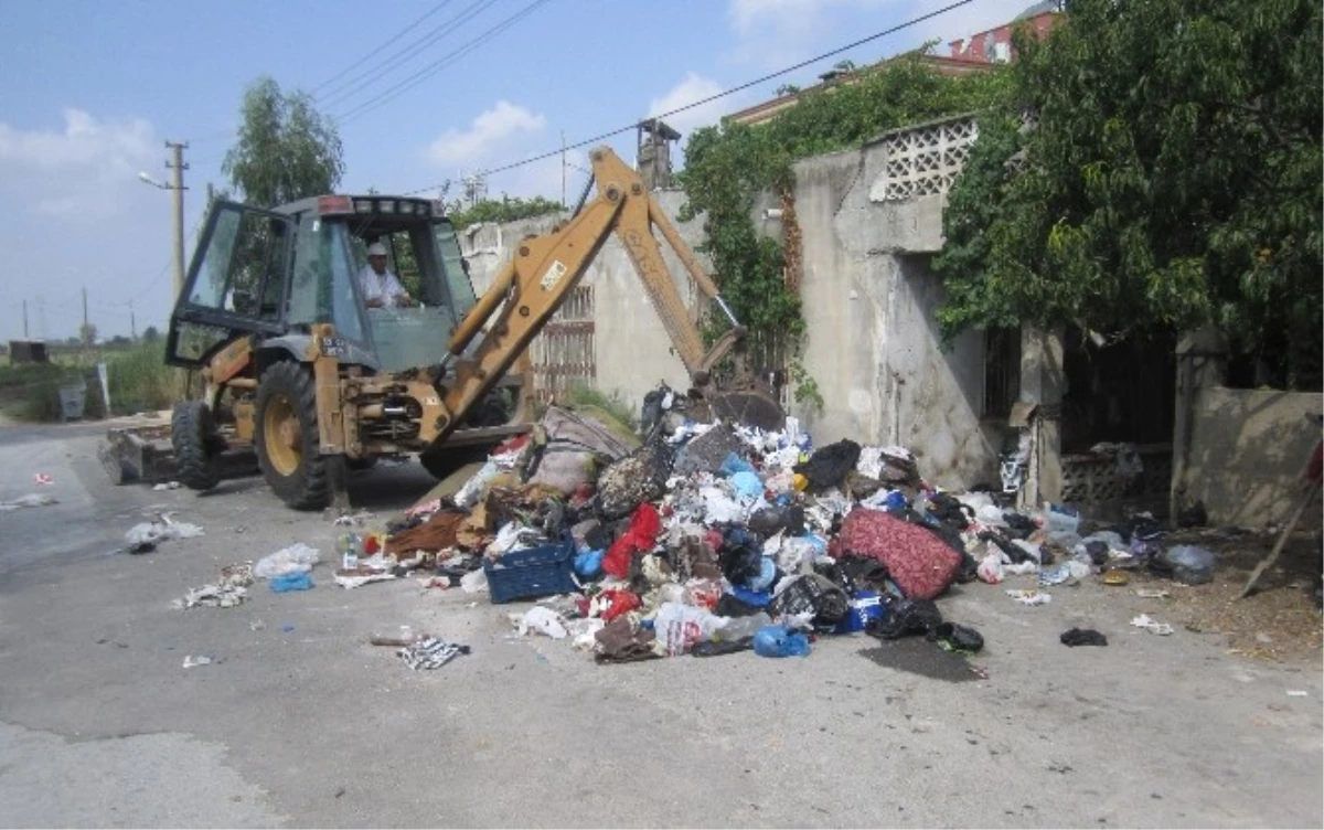 Evden 2 Kamyon Dolusu Çöp Çıktı