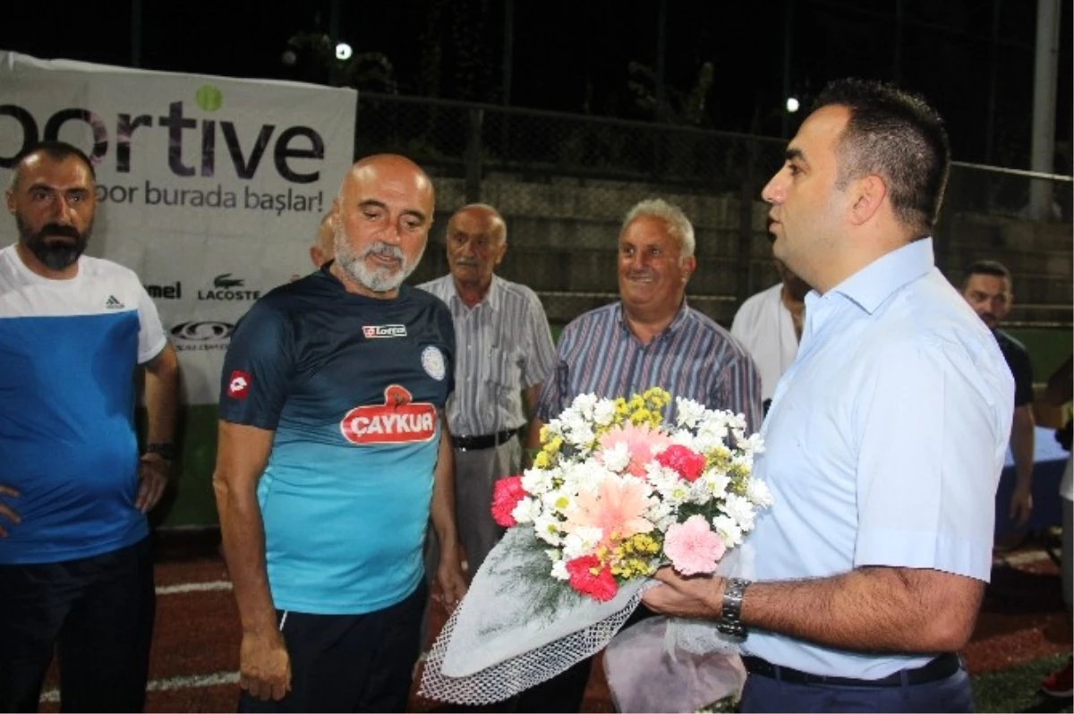 Hikmet Karaman, Veteranlar Futbol Turnuvası\'nda Sakatlandı