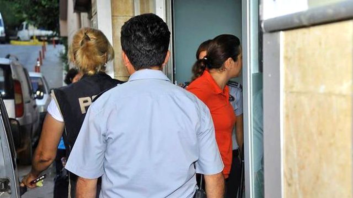 İzmir\'de Adliyede Fetö Operasyonu: 55 Gözaltı (2)
