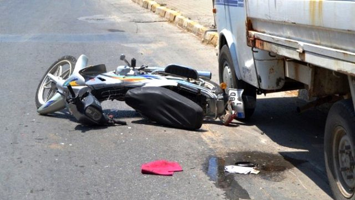 Kamyonetle Çarpışan Motosikletin Sürücüsü Öldü