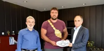 Kırkpınar Başpehlivanı Recep Kara Omü'yü Ziyaret Etti