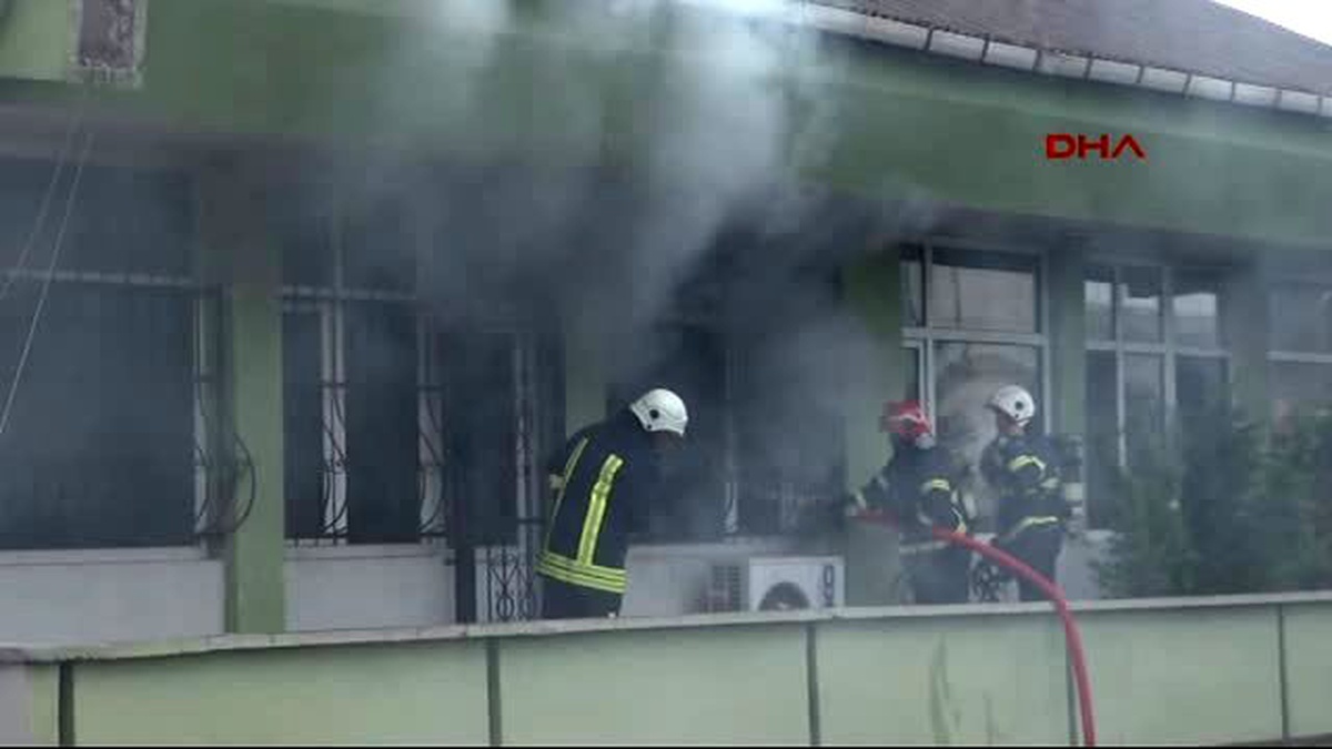 Kocaeli - Orman İşletme\'nin Sosyal Tesislerinin Deposu Yandı