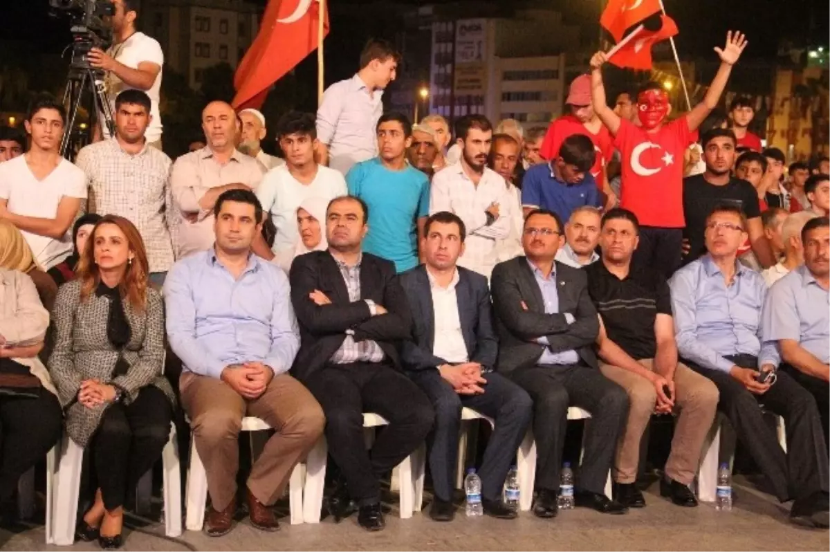 Şanlıurfa Gençlik Hizmetleri ve Spor Müdürlüğü Demokrasi Nöbetine Devam Ediyor