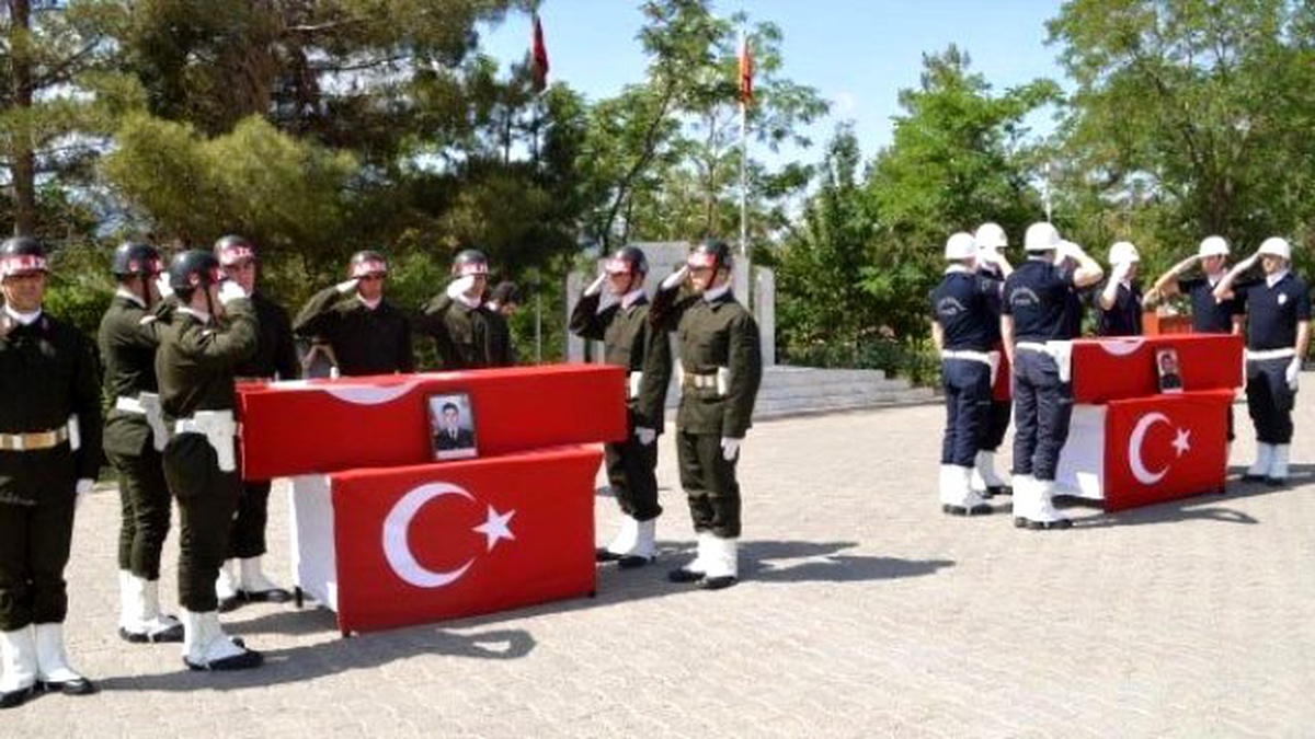 Şırnak\'ta Şehitler İçin Tören